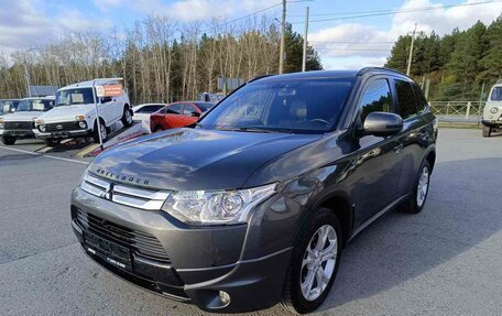 Mitsubishi Outlander III рестайлинг 3, 2013 год, 1 380 000 рублей, 3 фотография