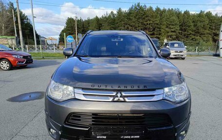 Mitsubishi Outlander III рестайлинг 3, 2013 год, 1 380 000 рублей, 2 фотография