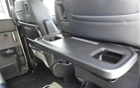 Honda Stepwgn, 2022 год, 2 300 000 рублей, 11 фотография