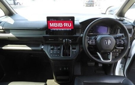 Honda Stepwgn, 2022 год, 2 300 000 рублей, 6 фотография