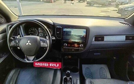 Mitsubishi Outlander III рестайлинг 3, 2013 год, 1 380 000 рублей, 17 фотография