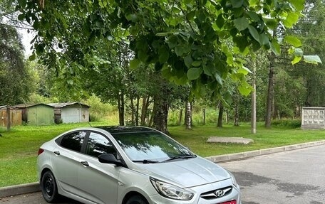 Hyundai Solaris II рестайлинг, 2013 год, 800 000 рублей, 1 фотография