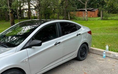 Hyundai Solaris II рестайлинг, 2013 год, 800 000 рублей, 6 фотография