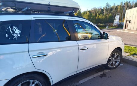 Mitsubishi Outlander III рестайлинг 3, 2014 год, 1 350 000 рублей, 10 фотография