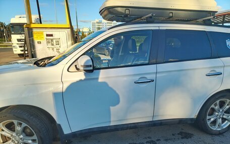 Mitsubishi Outlander III рестайлинг 3, 2014 год, 1 350 000 рублей, 9 фотография