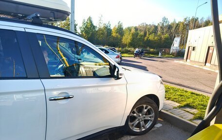 Mitsubishi Outlander III рестайлинг 3, 2014 год, 1 350 000 рублей, 12 фотография