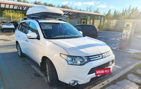 Mitsubishi Outlander III рестайлинг 3, 2014 год, 1 350 000 рублей, 2 фотография