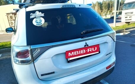 Mitsubishi Outlander III рестайлинг 3, 2014 год, 1 350 000 рублей, 5 фотография