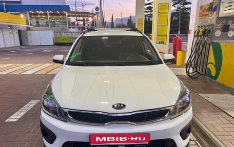 KIA Rio IV, 2018 год, 1 450 000 рублей, 2 фотография