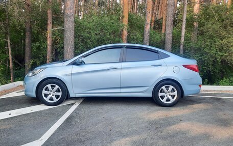 Hyundai Solaris II рестайлинг, 2011 год, 745 000 рублей, 2 фотография