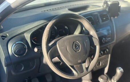 Renault Logan II, 2017 год, 859 000 рублей, 8 фотография
