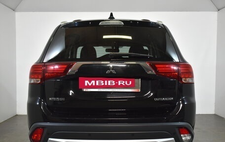 Mitsubishi Outlander III рестайлинг 3, 2017 год, 1 819 000 рублей, 5 фотография