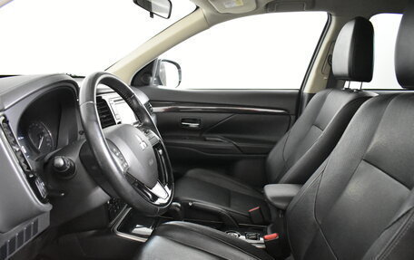 Mitsubishi Outlander III рестайлинг 3, 2017 год, 1 819 000 рублей, 8 фотография