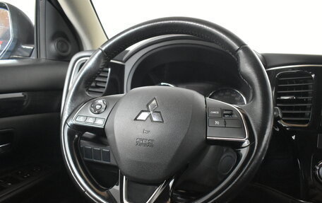 Mitsubishi Outlander III рестайлинг 3, 2017 год, 1 819 000 рублей, 9 фотография