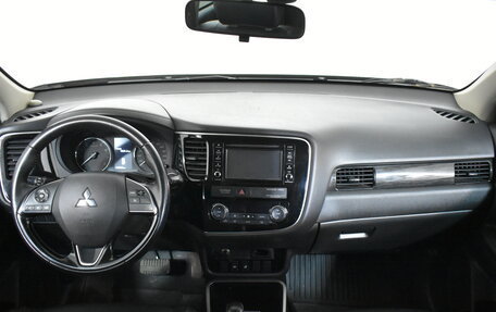 Mitsubishi Outlander III рестайлинг 3, 2017 год, 1 819 000 рублей, 7 фотография