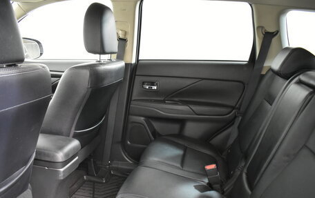 Mitsubishi Outlander III рестайлинг 3, 2017 год, 1 819 000 рублей, 14 фотография