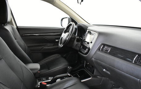 Mitsubishi Outlander III рестайлинг 3, 2017 год, 1 819 000 рублей, 12 фотография