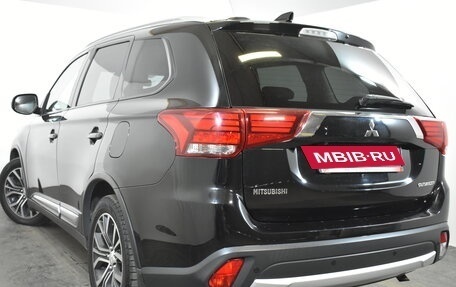 Mitsubishi Outlander III рестайлинг 3, 2017 год, 1 819 000 рублей, 4 фотография