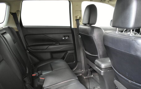 Mitsubishi Outlander III рестайлинг 3, 2017 год, 1 819 000 рублей, 13 фотография