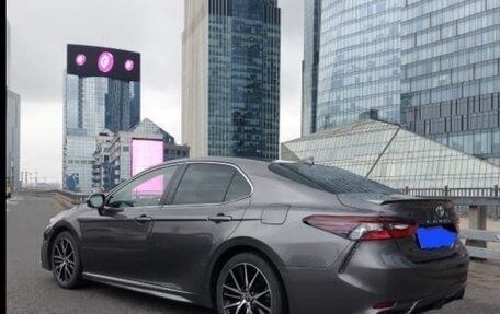 Toyota Camry, 2021 год, 2 500 000 рублей, 4 фотография