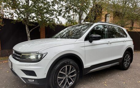 Volkswagen Tiguan II, 2018 год, 2 750 000 рублей, 2 фотография