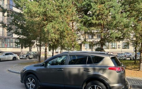 Toyota RAV4, 2015 год, 1 930 000 рублей, 6 фотография