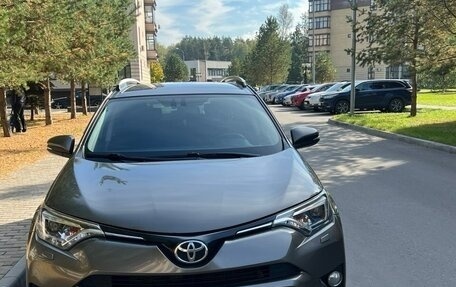 Toyota RAV4, 2015 год, 1 930 000 рублей, 5 фотография