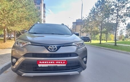 Toyota RAV4, 2015 год, 1 930 000 рублей, 9 фотография
