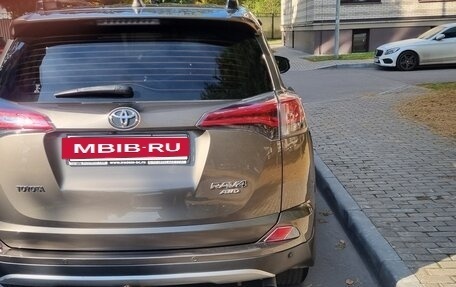 Toyota RAV4, 2015 год, 1 930 000 рублей, 11 фотография