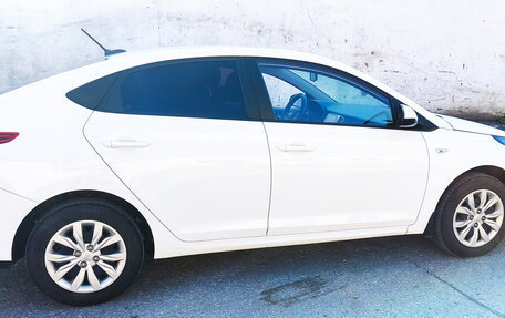 Hyundai Solaris II рестайлинг, 2022 год, 1 820 000 рублей, 10 фотография