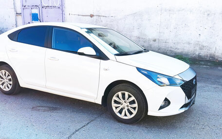 Hyundai Solaris II рестайлинг, 2022 год, 1 820 000 рублей, 9 фотография