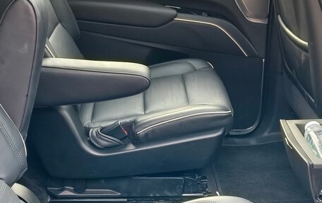 Cadillac Escalade V, 2021 год, 13 000 000 рублей, 16 фотография