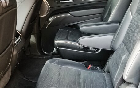 Cadillac Escalade V, 2021 год, 13 000 000 рублей, 32 фотография