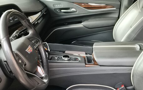 Cadillac Escalade V, 2021 год, 13 000 000 рублей, 31 фотография