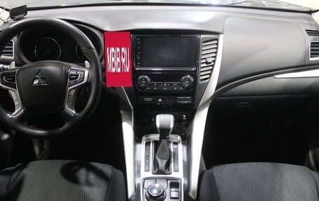 Mitsubishi Pajero Sport III рестайлинг, 2017 год, 2 775 000 рублей, 10 фотография
