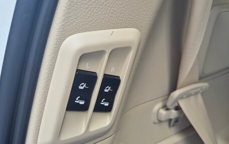 Toyota Land Cruiser Prado 150 рестайлинг 2, 2021 год, 8 500 000 рублей, 2 фотография