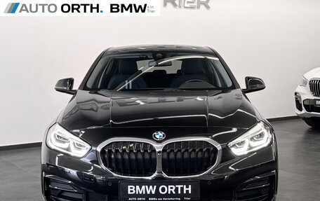 BMW 1 серия, 2022 год, 3 300 000 рублей, 8 фотография