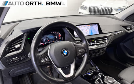 BMW 1 серия, 2022 год, 3 300 000 рублей, 10 фотография