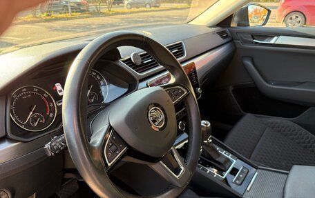 Skoda Superb III рестайлинг, 2018 год, 1 850 000 рублей, 14 фотография