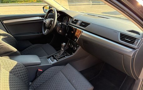 Skoda Superb III рестайлинг, 2018 год, 1 850 000 рублей, 13 фотография