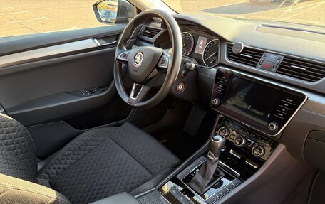 Skoda Superb III рестайлинг, 2018 год, 1 850 000 рублей, 12 фотография