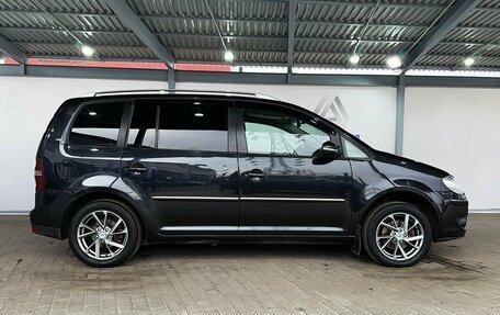 Volkswagen Touran III, 2010 год, 799 000 рублей, 5 фотография