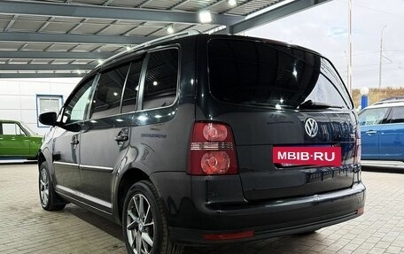 Volkswagen Touran III, 2010 год, 799 000 рублей, 3 фотография