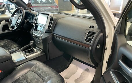 Toyota Land Cruiser 200, 2017 год, 6 599 900 рублей, 12 фотография