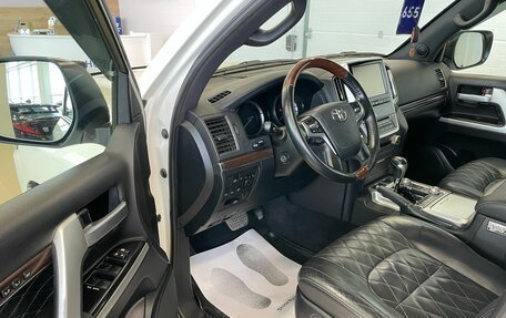 Toyota Land Cruiser 200, 2017 год, 6 599 900 рублей, 10 фотография