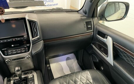 Toyota Land Cruiser 200, 2017 год, 6 599 900 рублей, 15 фотография