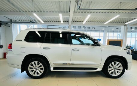 Toyota Land Cruiser 200, 2017 год, 6 599 900 рублей, 7 фотография