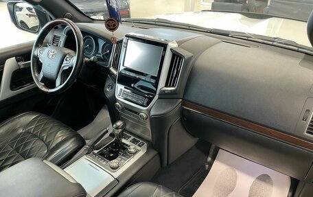Toyota Land Cruiser 200, 2017 год, 6 599 900 рублей, 13 фотография