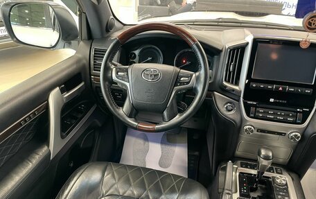 Toyota Land Cruiser 200, 2017 год, 6 599 900 рублей, 14 фотография