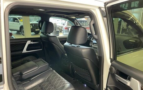 Toyota Land Cruiser 200, 2017 год, 6 599 900 рублей, 18 фотография